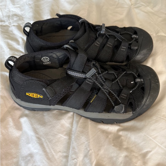 Keen Black Sandals size 38/US 6 EUC - Picture 9 of 11
